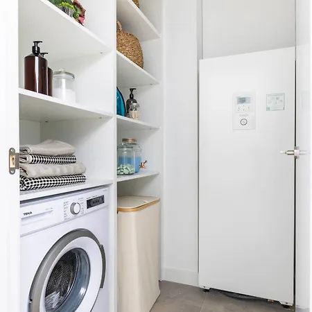 Aq 21 Floor 3 Bed Apartment