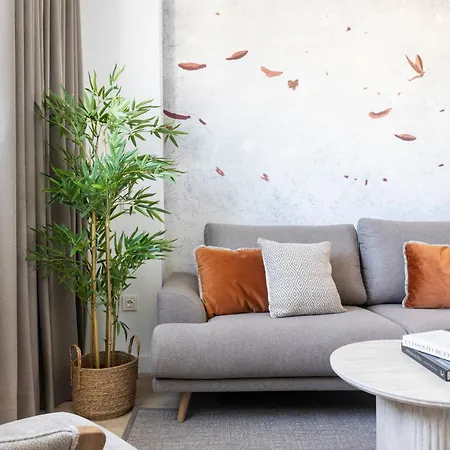 Aq 21 Floor 3 Bed Apartment *